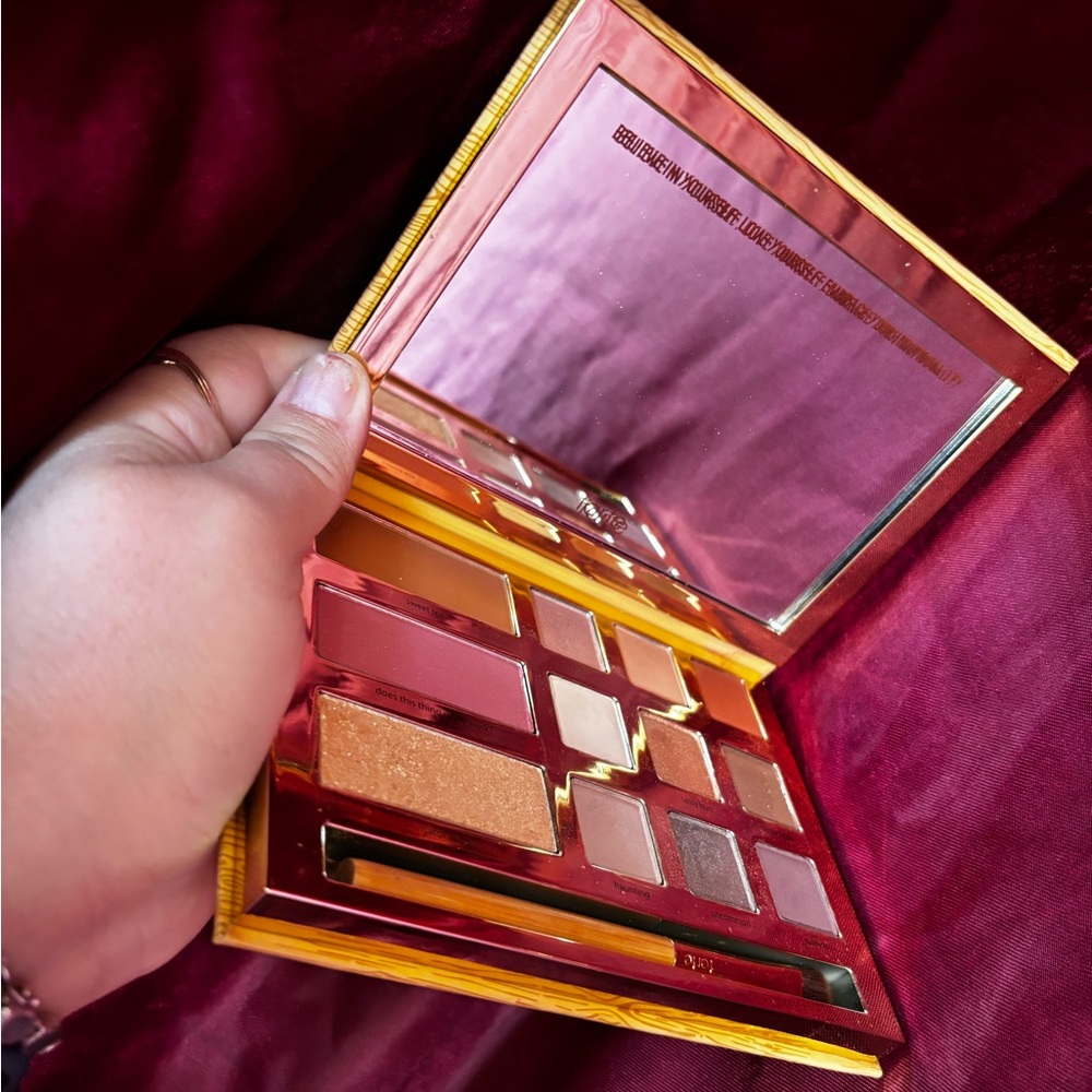 Grav3 YardGirl Tarte Eyeshadow and sheeks Palette Warm Browns and Gold